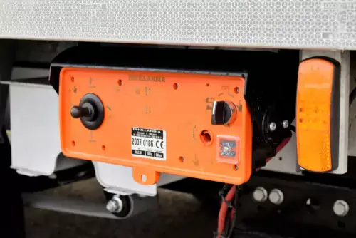 Light Hire Truck with 750Kg Tail-lift