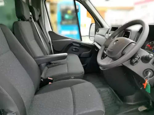 Light Hire Truck with 750Kg Tail-lift