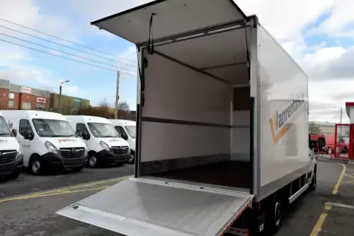 Light Hire Truck with 750Kg Tail-lift